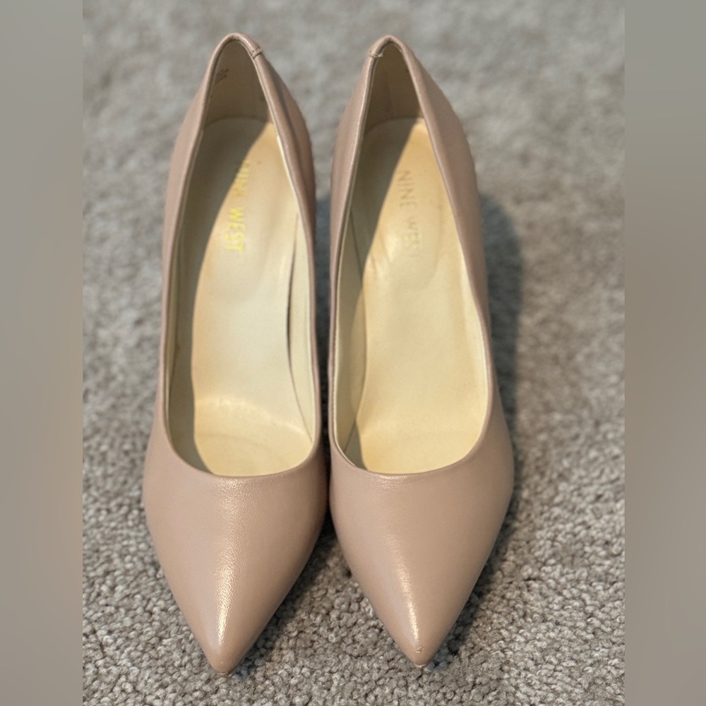 Nine West Nude Pointy Heels Sz 6.5M